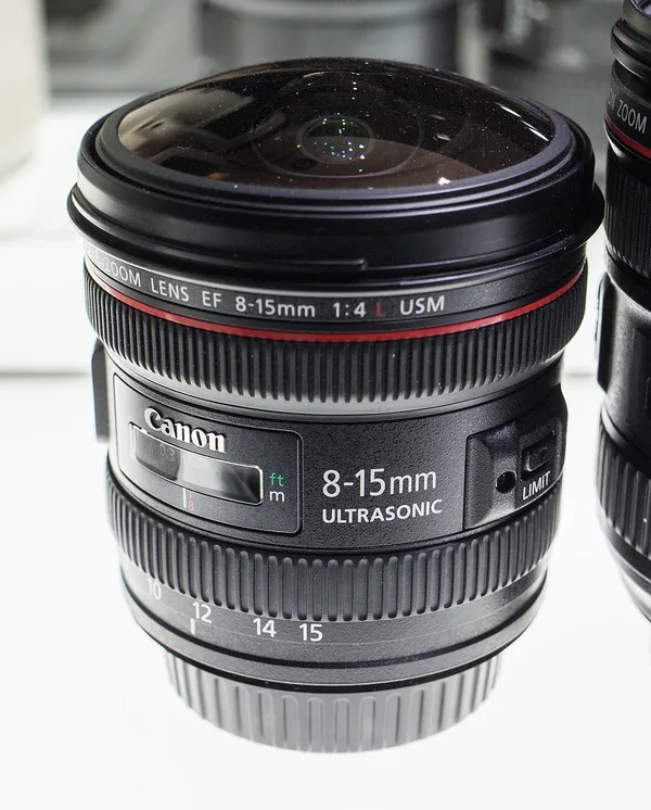 Canon EF 8-15mm f4L Fisheye USM